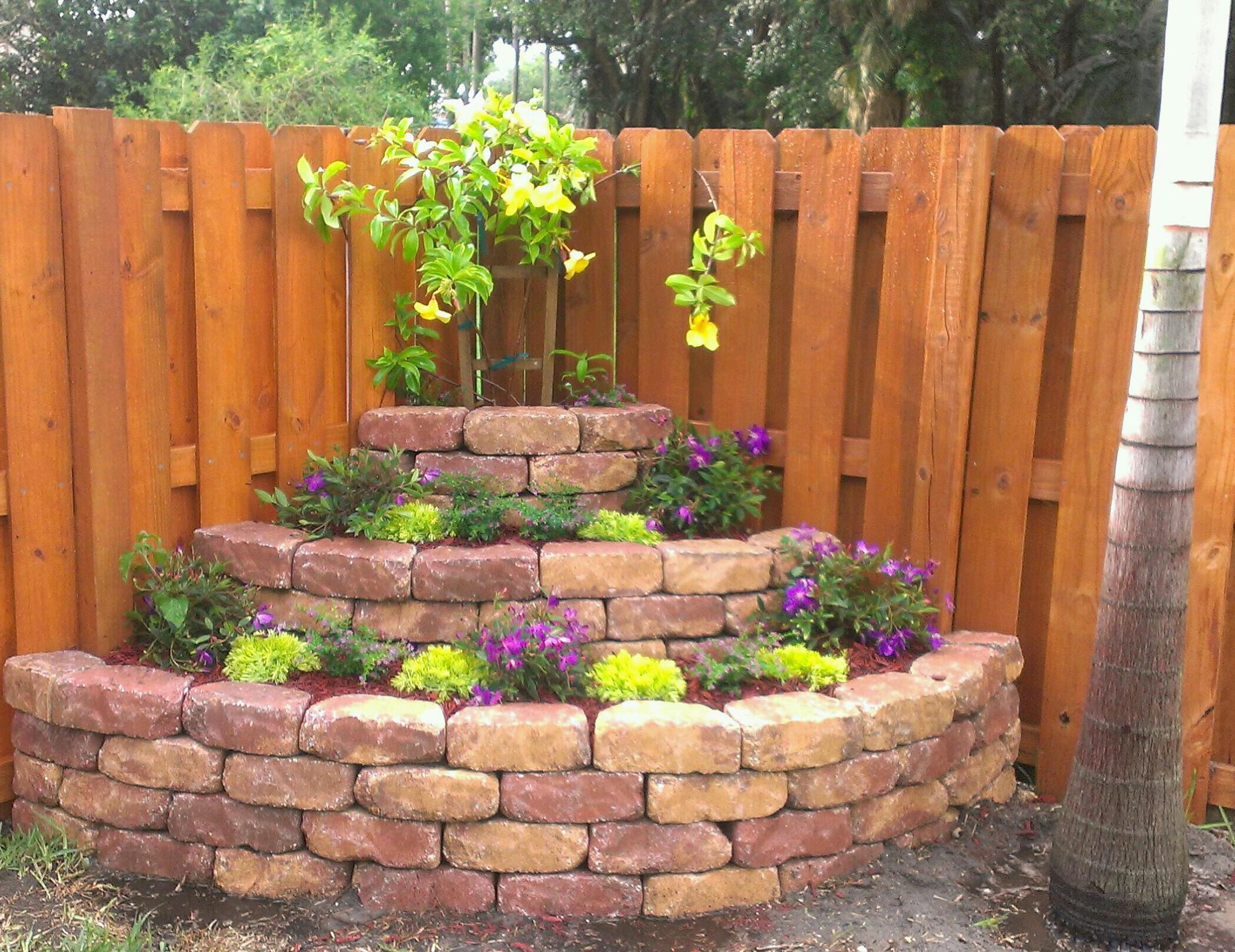 Backyard Planter Ideas
 DIY Corner Planters Perfect For Small Gardens