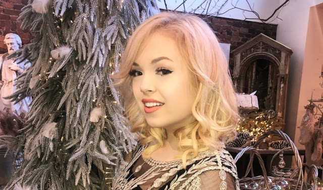 Dolly Parton Candy Christmas
 15 Year Old Lexi Lauren Flawlessly Covers Dolly Parton s