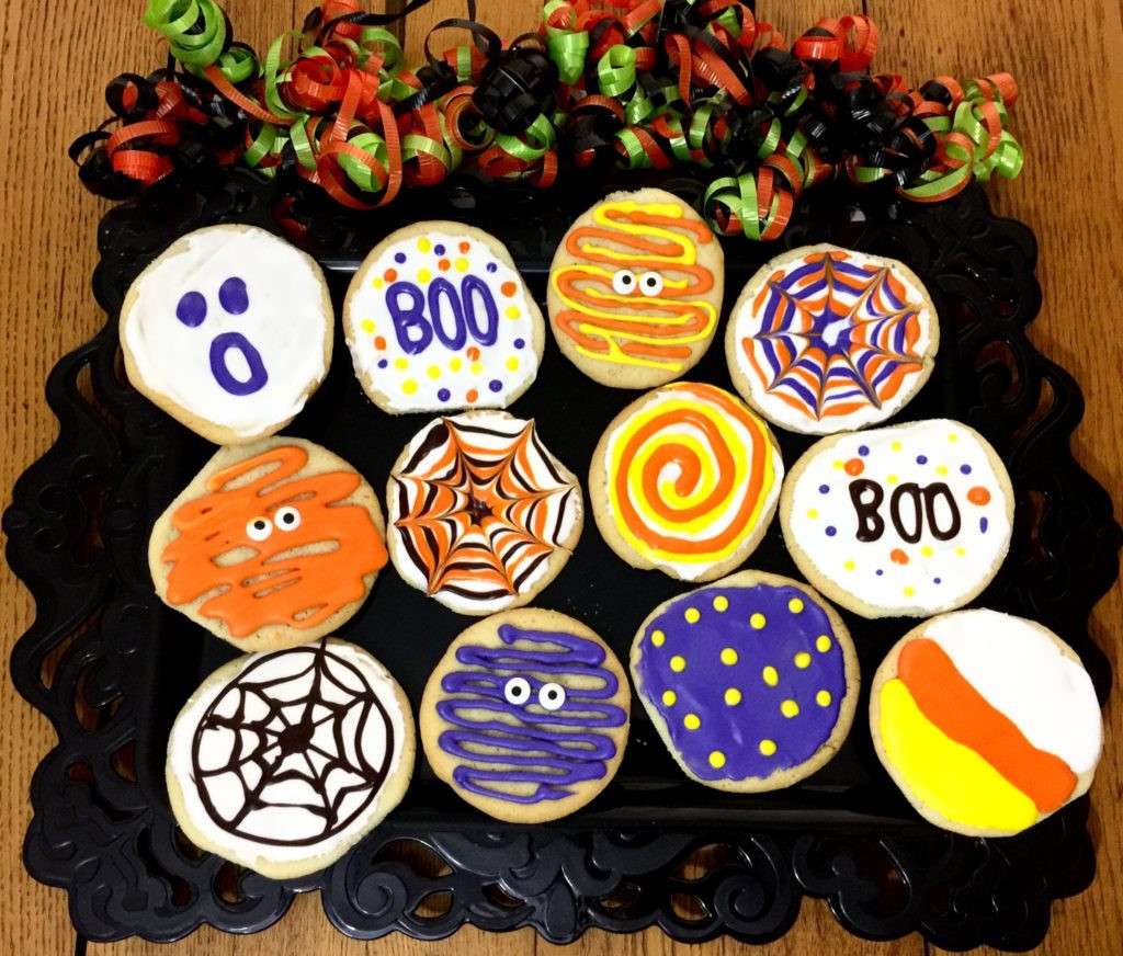 Halloween Decorating Cookies
 Decorating Halloween Sugar Cookies