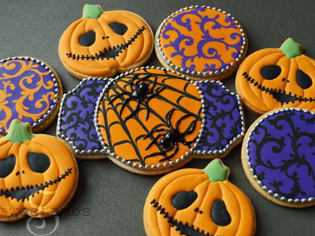 Halloween Decorating Cookies
 Halloween CookiesSweetAmbs