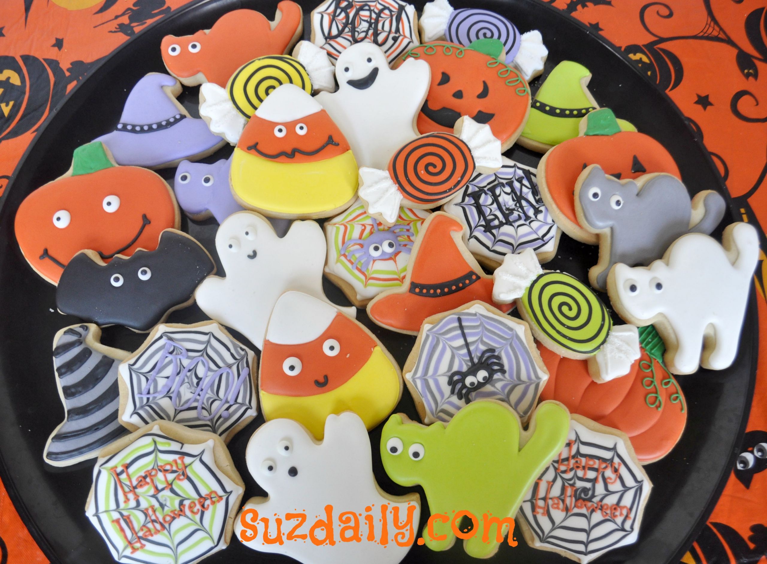 Halloween Decorating Cookies
 How to Decorate Halloween Cookies – Suz Daily