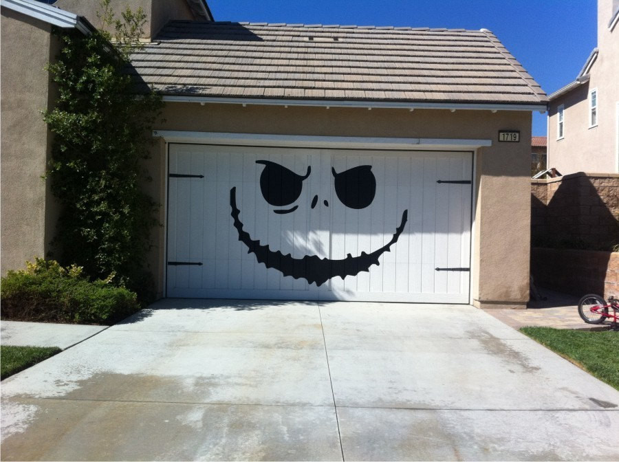 Halloween Garage Door Decorations
 Carrentals Blog 20 Awesome Garage Door Decals