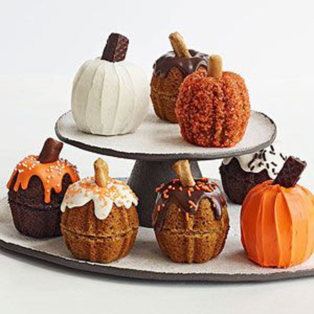 Halloween Pumpkin Cake
 Most Pinned Halloween Candy Treats 2015