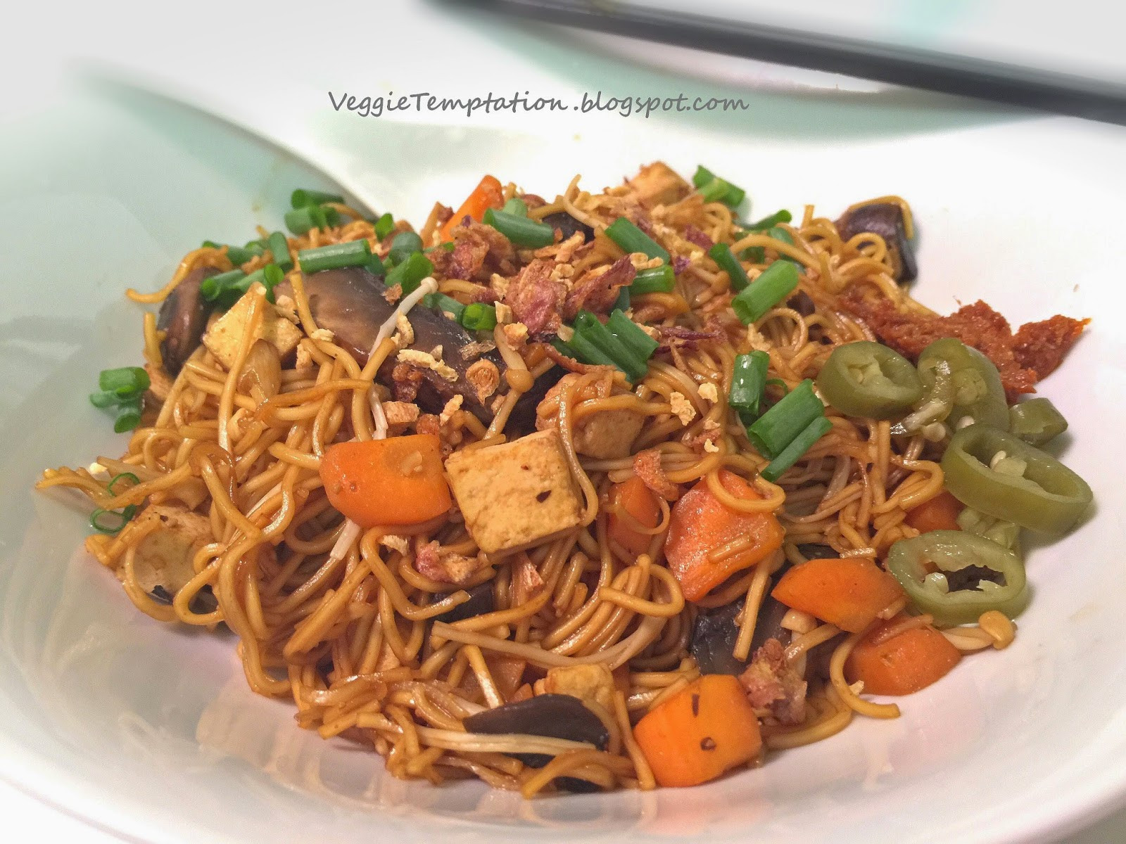 Hong Kong Noodles
 Veggie Temptation Ve arian Vegan Hong Kong Stir fry Noodles