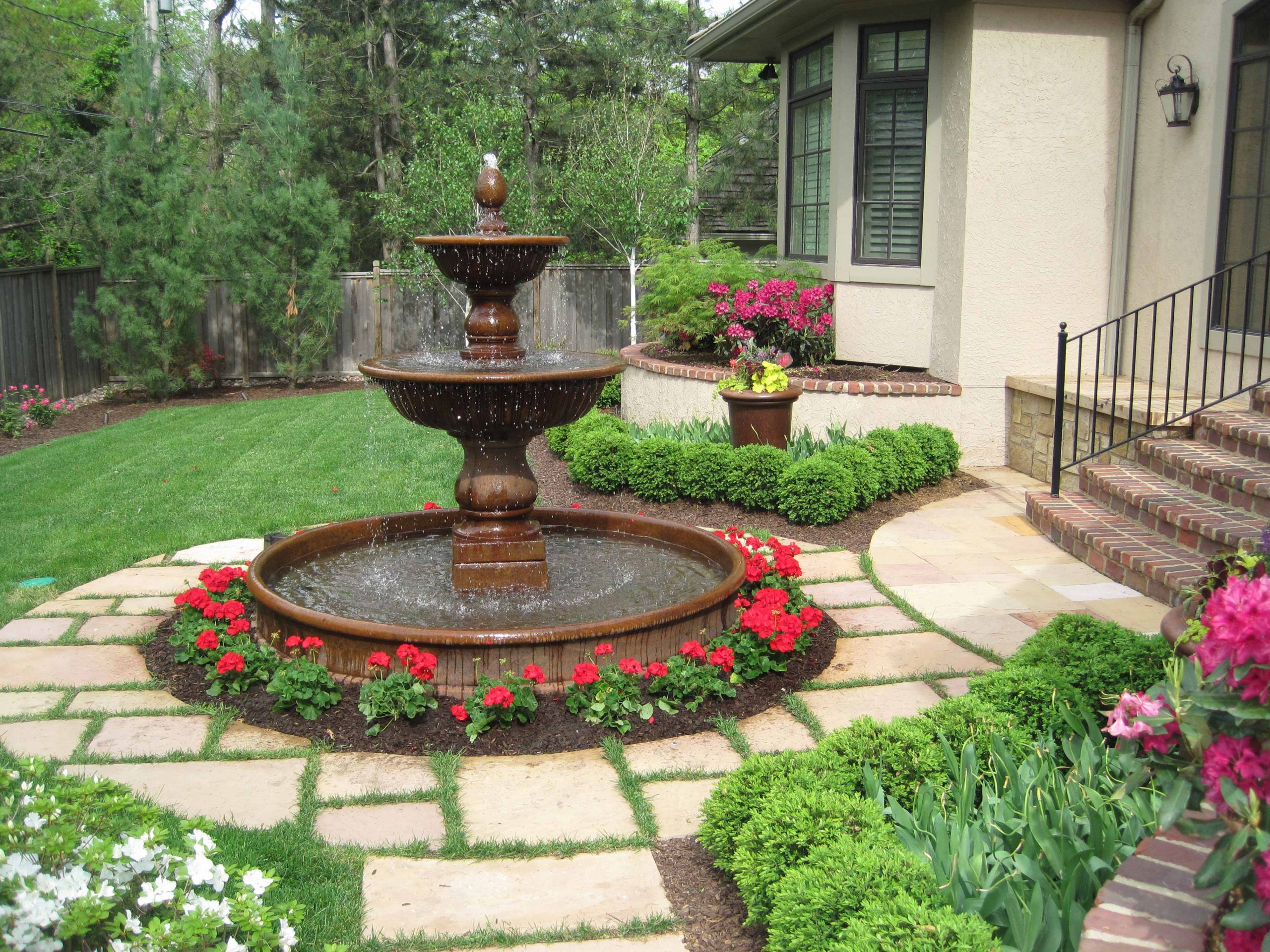Landscape Fountain Design
 Custom Garden Fountains & Statuary in Kansas City at