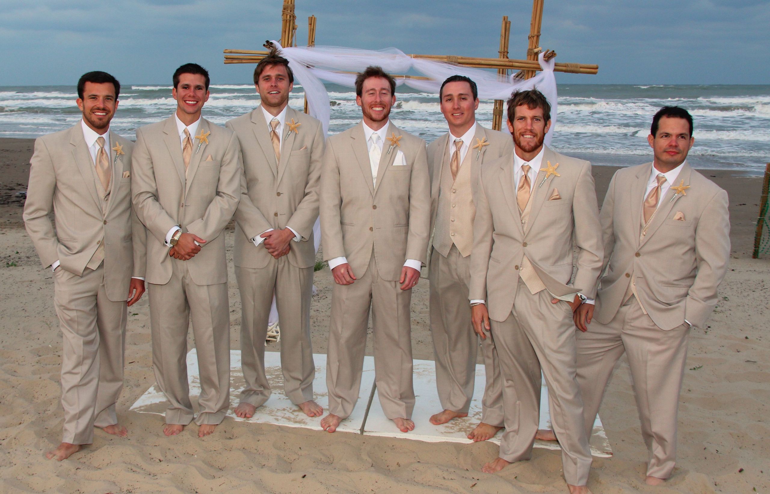 Mens Shoes For Beach Wedding
 Beach Wedding Groomsmen They were wearing khaki suits