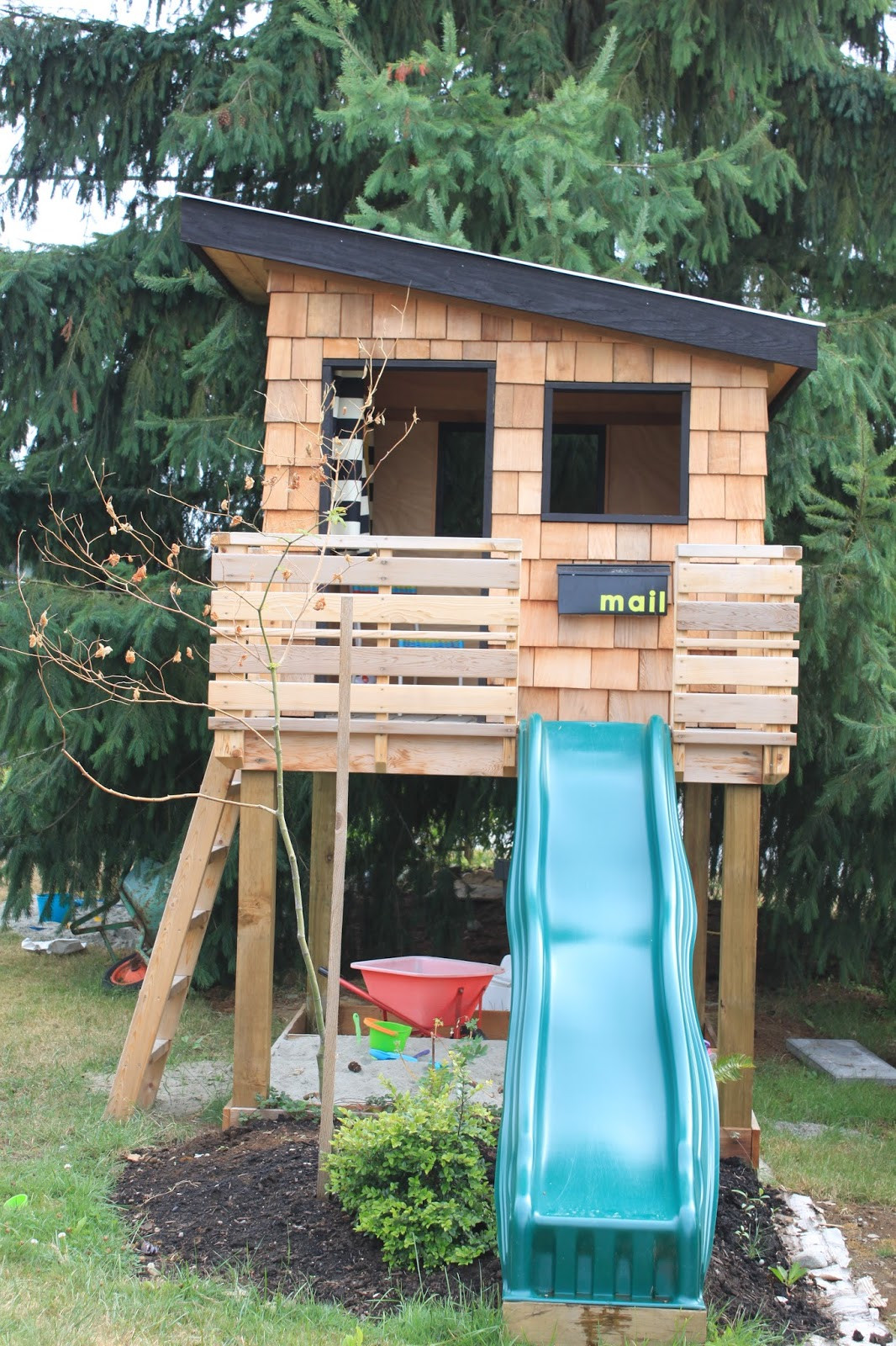 Play House For Kids Outdoor
 15 Pimped Out Playhouses Your Kids Need In The Backyard