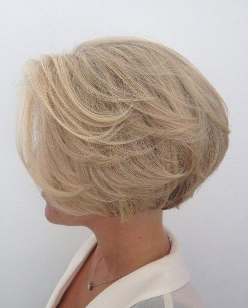 Short Feathered Bob Hairstyles
 35 Best Glamorous 70s Feathered Hair Style Looks