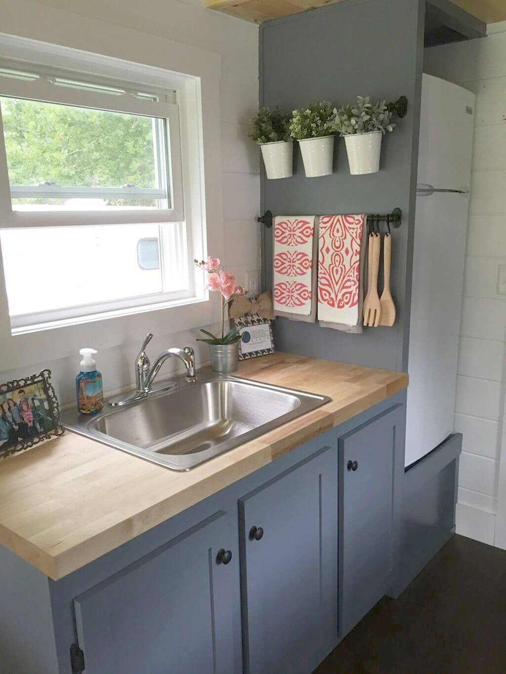 Small Kitchen Design Ideas
 30 Best Small Kitchen Decor and Design Ideas for 2019
