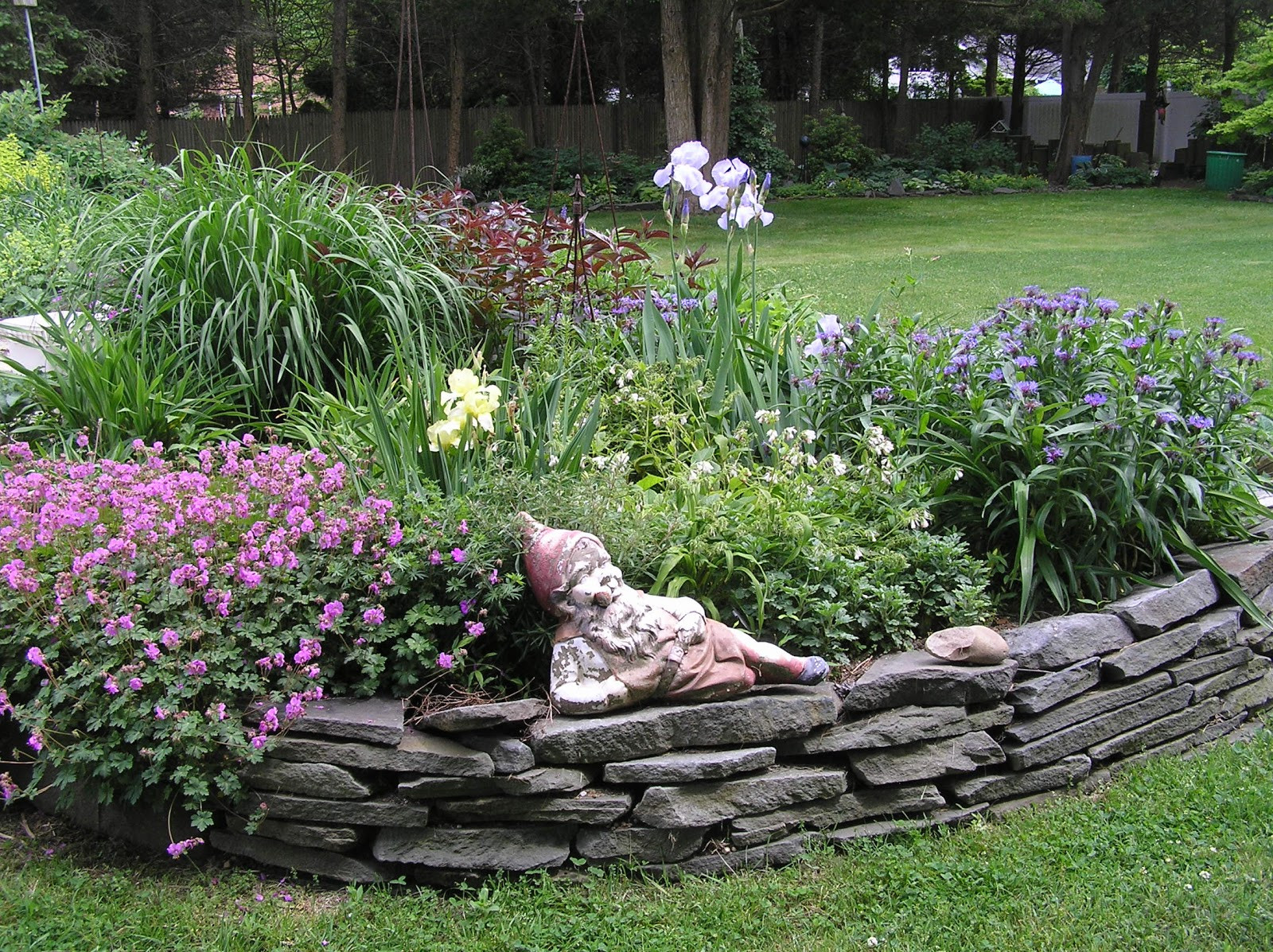 Stone Landscape Edging
 Old Country Gardens Raised beds & Edging materials