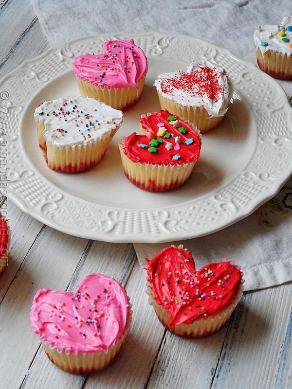 Valentines Day Cupcakes
 Valentine Cupcakes Frosted Hearts for Valentine s Day