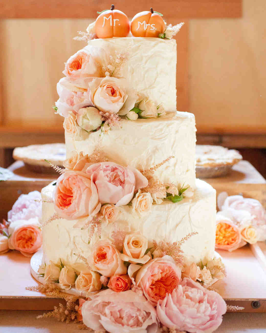 Wedding Cakes Fall
 53 Fall Wedding Cakes We re Obsessed With