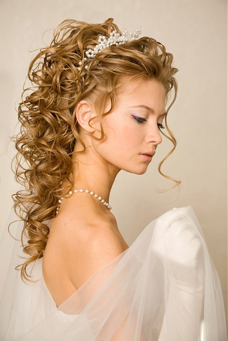 Wedding Hairstyle Curls
 30 Wedding Hairstyles A Collection that Gorgeous Brides