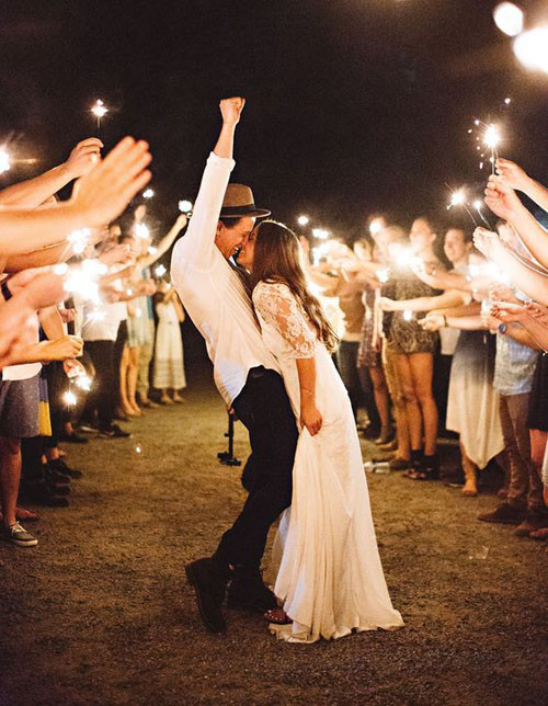 Where To Get Sparklers For Wedding
 15 Epic Wedding Sparkler Sendoffs That Will Light Up Any