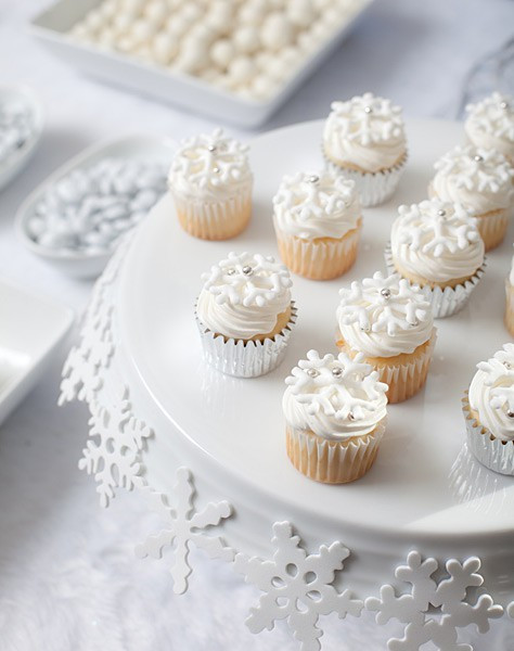 Winter Themed Desserts
 7 Winter Wonderland and Holiday Cupcake Recipes