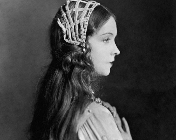 1920S Long Hairstyle
 30 Breathtaking 1920s Hairstyles SloDive