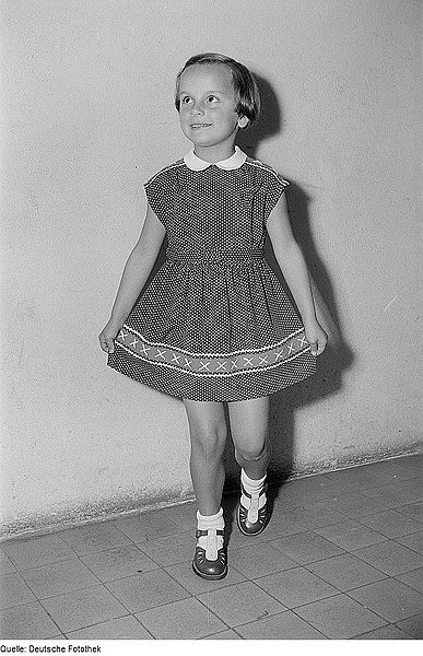1950S Children Fashion
 File Fotothek df roe neg 019 Ein Mädchen posiert