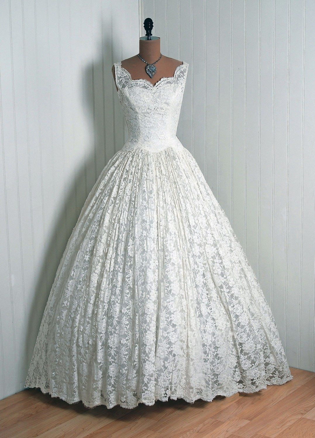 1950s Vintage Wedding Dresses
 Gorgeous 1950s Wedding Dress Vintage Vault