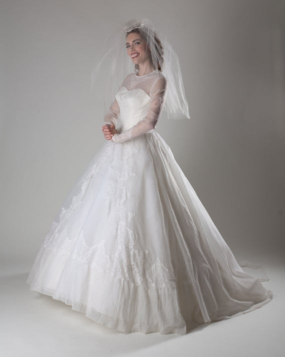 1950s Vintage Wedding Dresses
 Vintage 1950s Wedding Dress White Chantilly Lace Cupcake