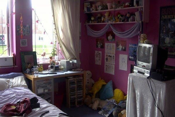 90S Kids Room
 29 90s And 00s Teenage Bedrooms That ll Take