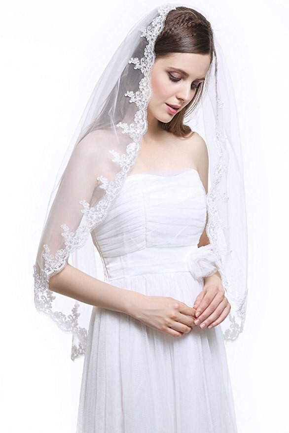 Affordable Wedding Veils
 Cheap 2017 Appliqued Wedding Veil Lace Edge Bridal Veils