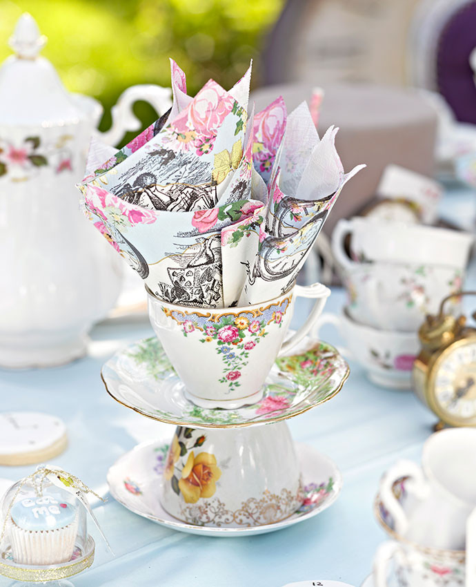 Alice In Wonderland Tea Party Ideas
 How to Throw an Alice in Wonderland Tea Party