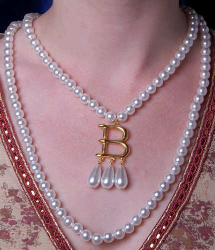 Anne Boleyn Necklace
 Une Very Stylish Fille My obsessive obsession Pearl you