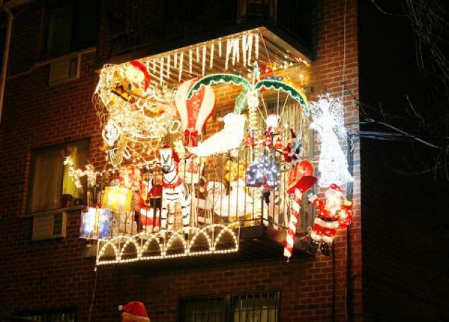 Apartment Patio Christmas Decorating Ideas
 Con Ed cashes in on Holiday cheer NY Daily News