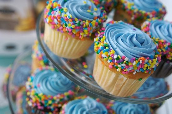 Baby Boy Cupcake Decorating Ideas
 Great simple decorating idea of boys birthday cupcakes
