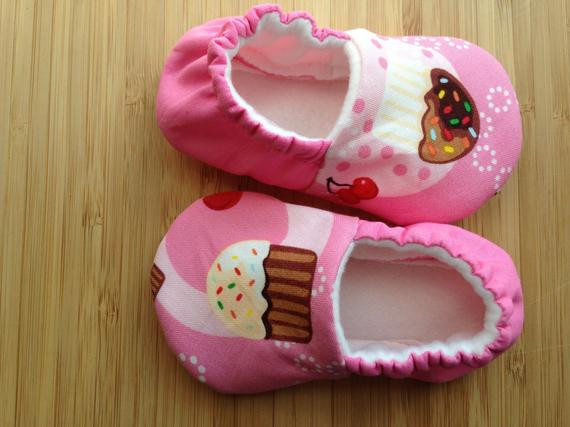Baby Clothes Cupcakes
 Cupcake baby shoes Pink baby shoes cupcake baby shoes