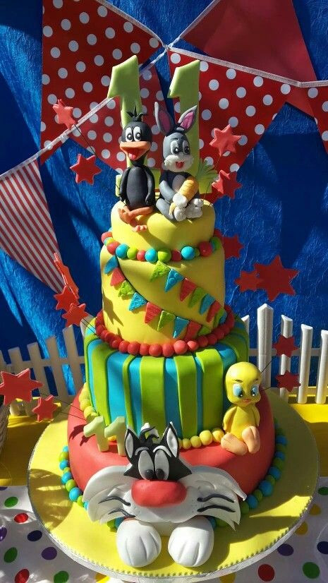 Baby Looney Tunes Party Decorations
 Looney tunes cake
