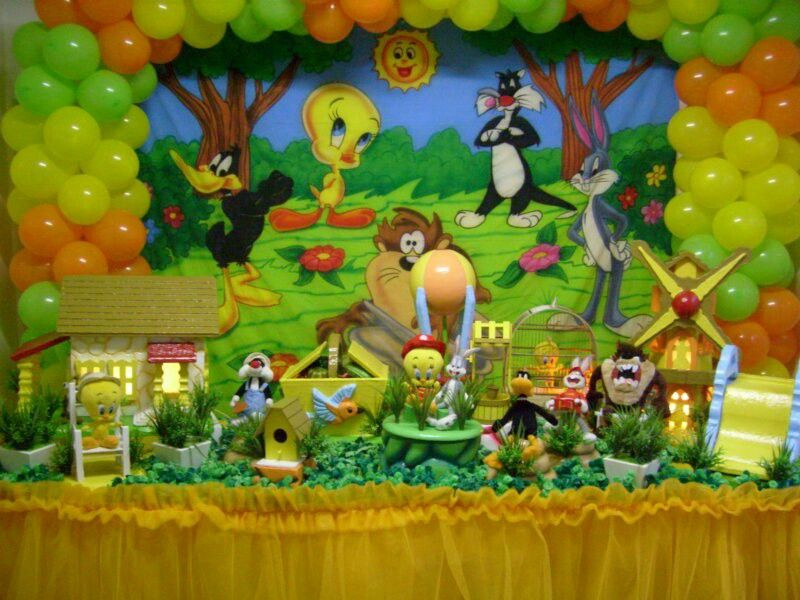 Baby Looney Tunes Party Decorations
 Ok I know this is over the top but still cute
