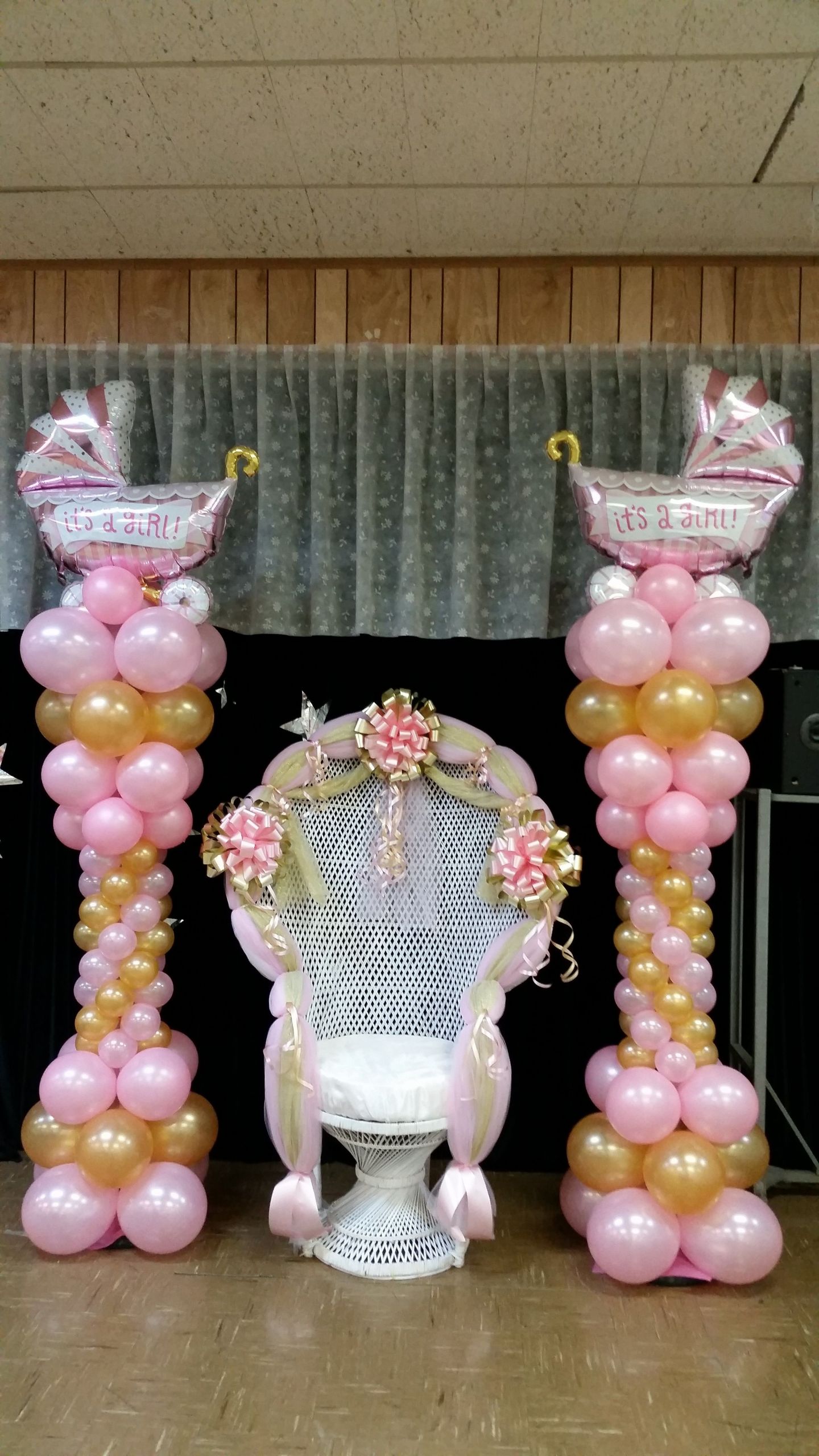 Baby Shower Balloon Decoration Ideas
 Baby shower chair and balloon columns