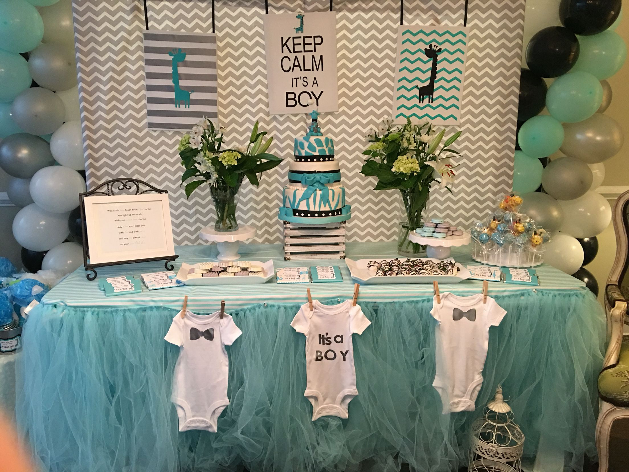 Baby Shower Decoration Ideas For A Boy
 Uptown giraffe themed baby shower decorations
