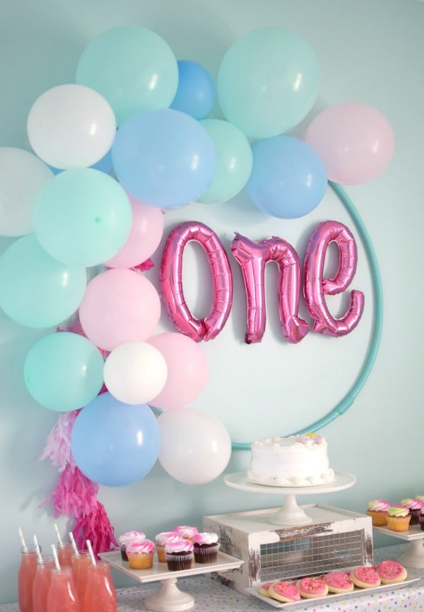 Balloon Decorations For Birthday
 DIY Hula Hoop Balloon Wreath Pretty My Party Party Ideas