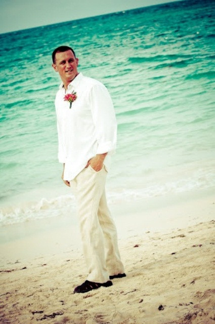 Beach Wedding Suits For Groom
 Picture Cool Beach Wedding Groom Attire
