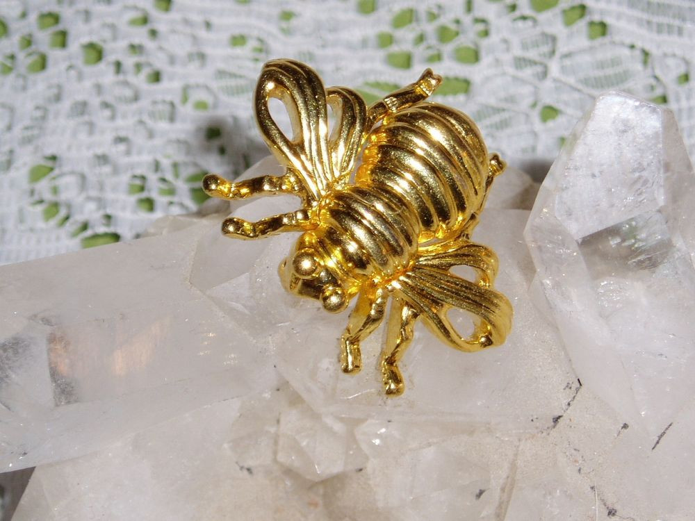Bee Brooches
 Adorable JOAN RIVERS Goldtone BEE Brooch This is JOANS
