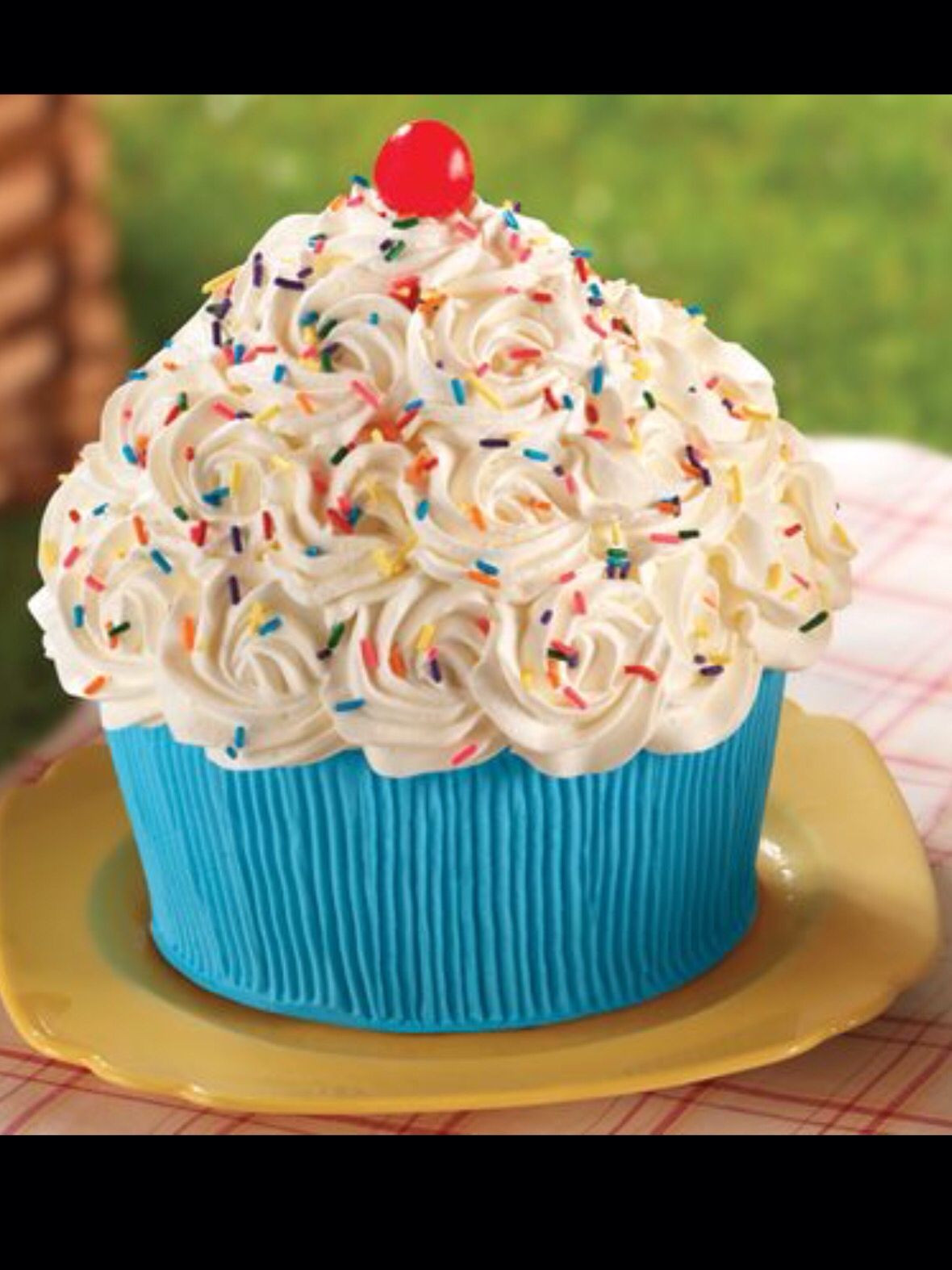 Birthday Cake Cupcakes
 GIANT CUPCAKE AWESOMENESS