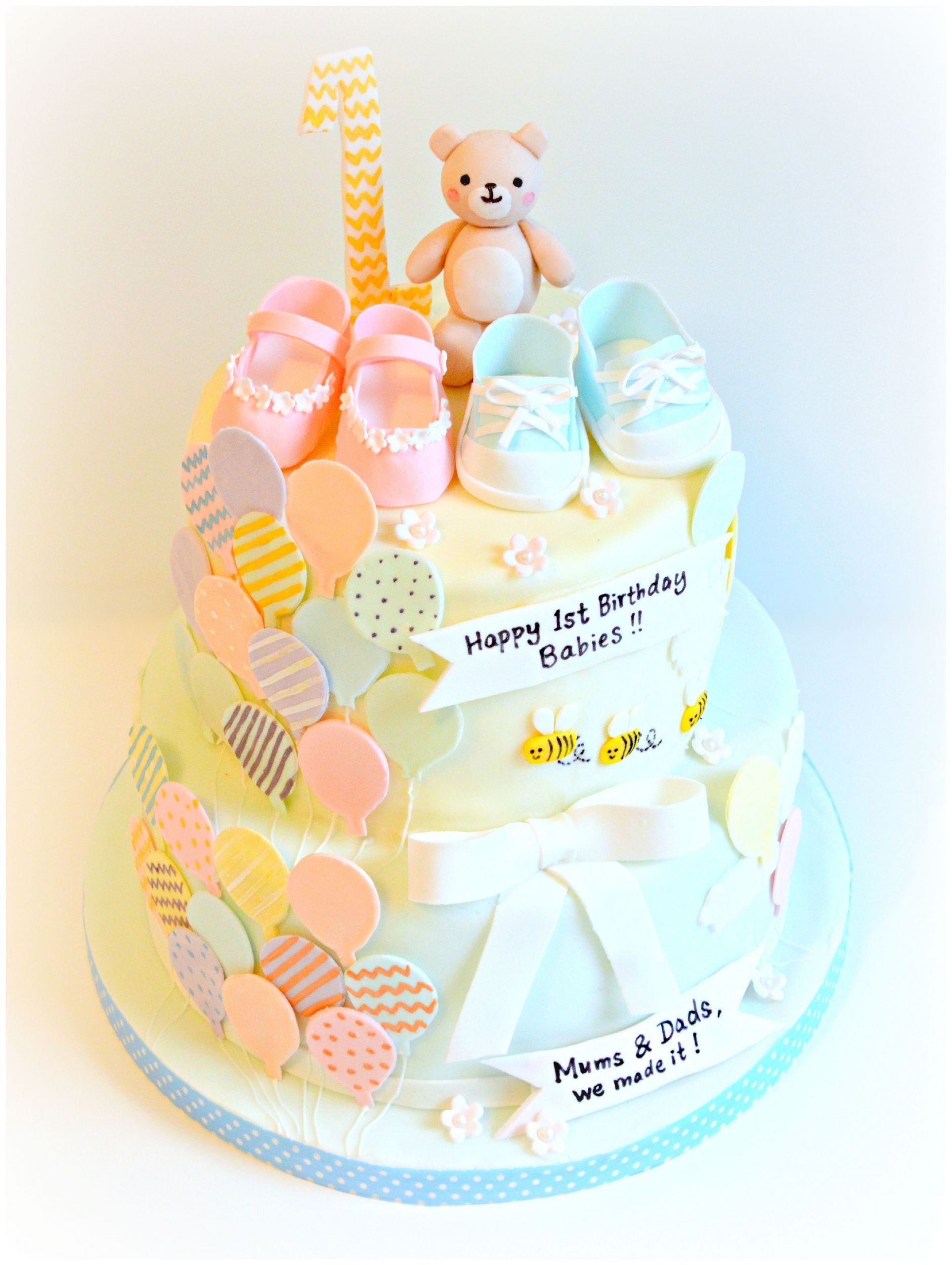 Birthday Cake For 1 Year Old Baby Girl
 Baby Boys and Girls e Year Old Birthday Cake with Baby