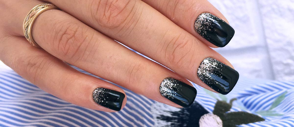 Black And Glitter Nail Designs
 27 Black Glitter Nails Designs That Are More Glam Than Goth