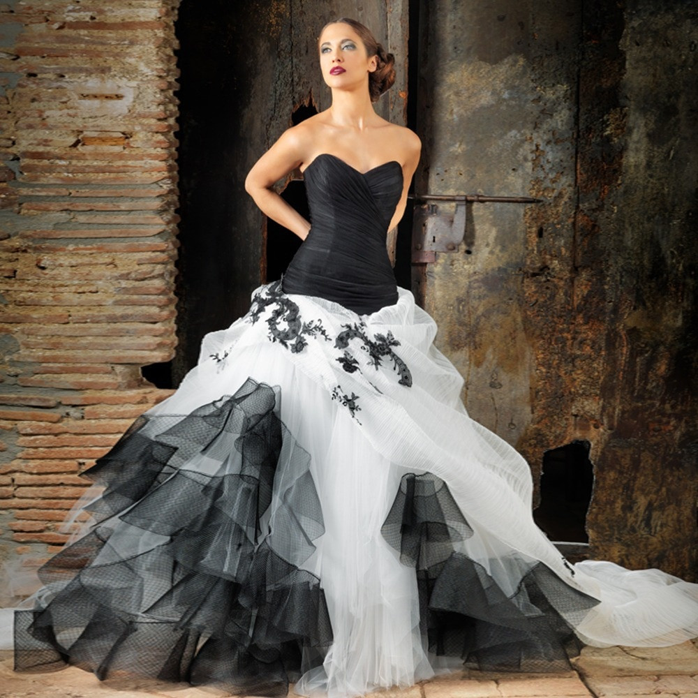 Black And White Wedding Dresses
 Sleeveless Sweetheart Long Train Ball Gown Lace White And
