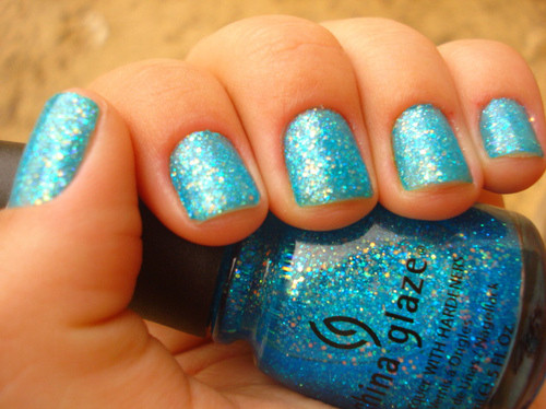 Blue Nails With Glitter
 AOL