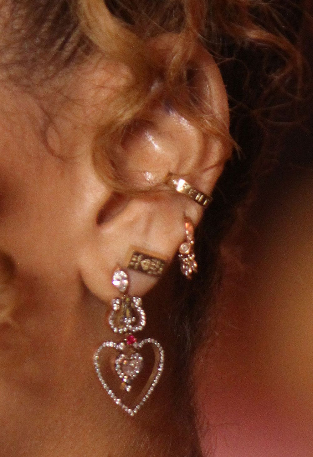 Body Jewelry Rihanna
 Rihanna s earring game deserves a gold medal