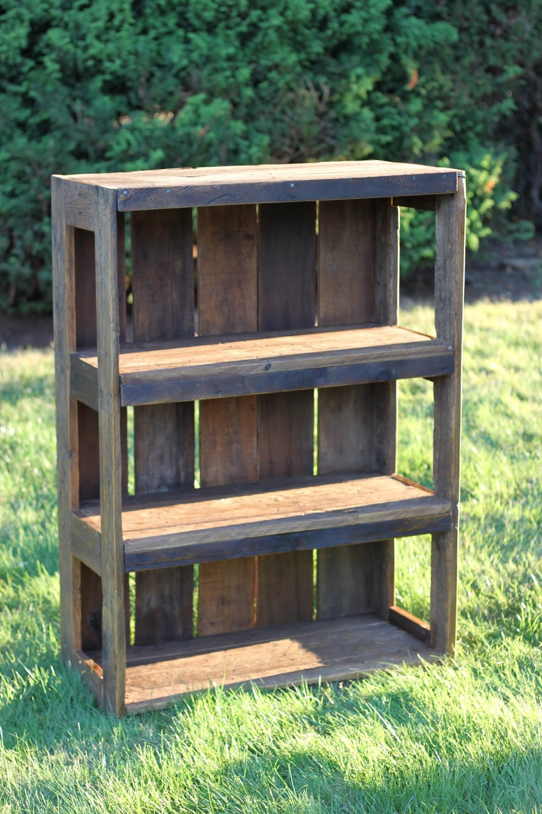 Bookshelf Plans DIY
 Made with Love that Can be Felt DIY Pallet Bookshelf 