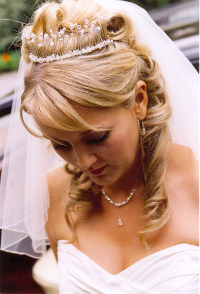 Brides Hairstyles With Tiara
 Casamento Perfeito Tiaras e Coroas para Noivas