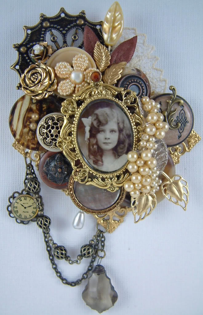 Button Brooches
 Gingersnap Creations Laura Carson Making a Vintage