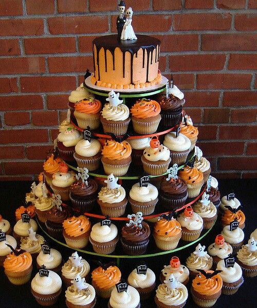 Cakes For Halloween
 Halloween themed weddings
