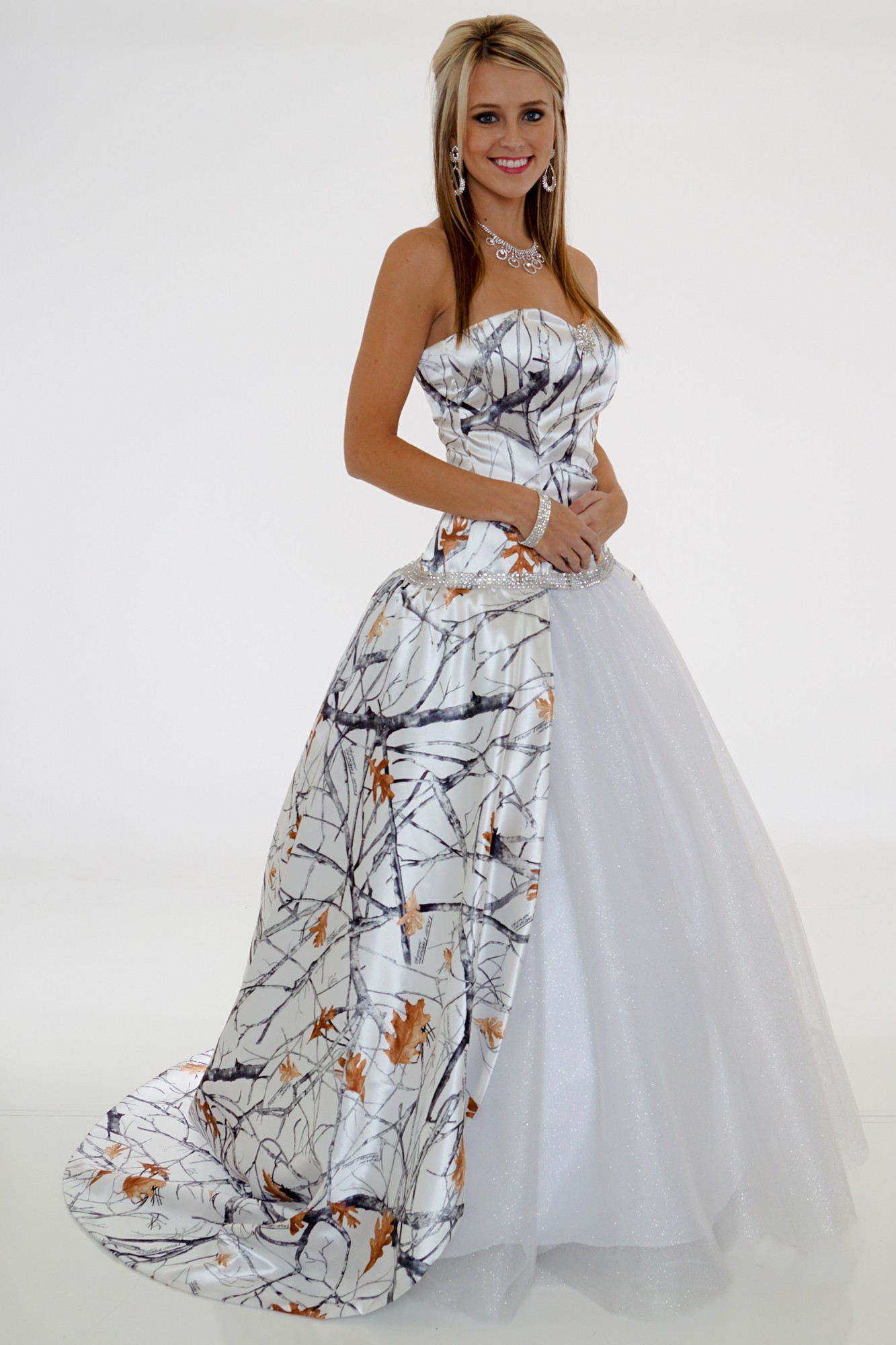 Camo Wedding Dress
 20 Camo Wedding Dresses Ideas You Must Love MagMent