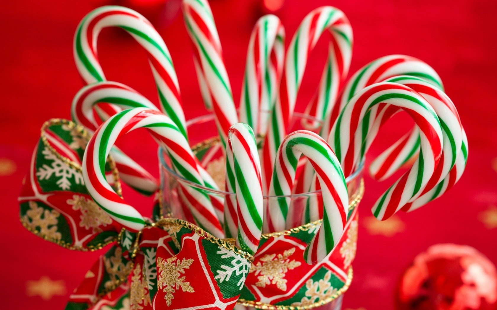 Candy Cane Christmas
 Spread Christmas Cheer With These 6 Caroling Treats