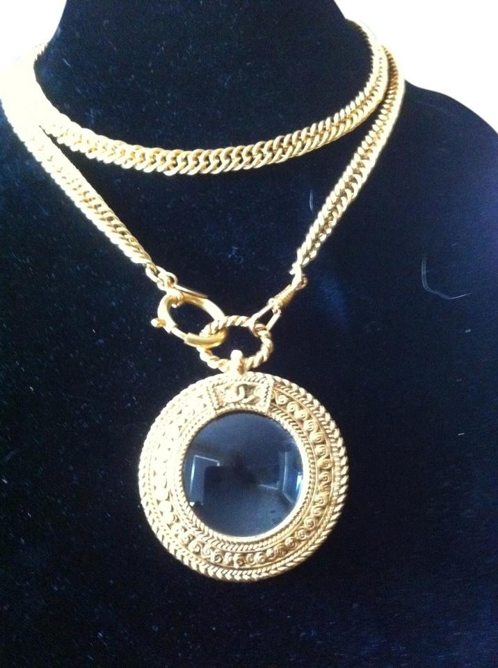 Chanel Pendant Necklace
 Chanel Gold Iconic Gold tone W Magnifying Glass Loupe